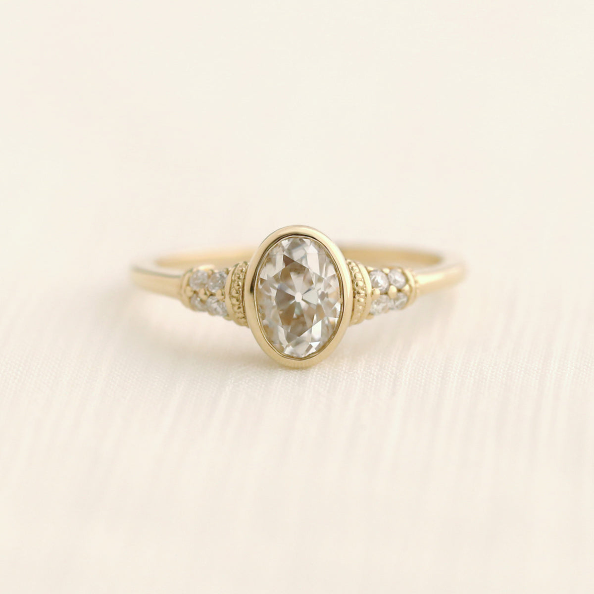 Lowell Oval ring